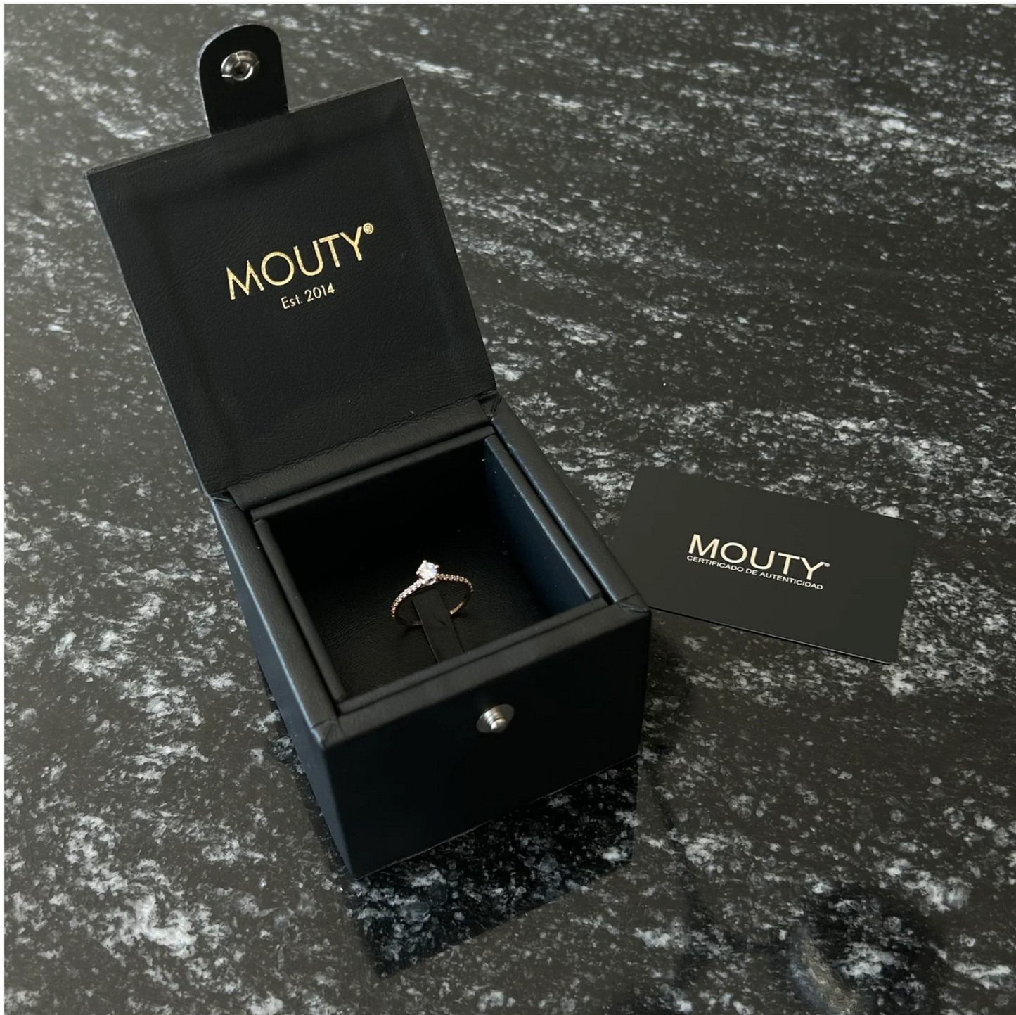 Estuche Premiere Mouty Black  (no incluye anillo)