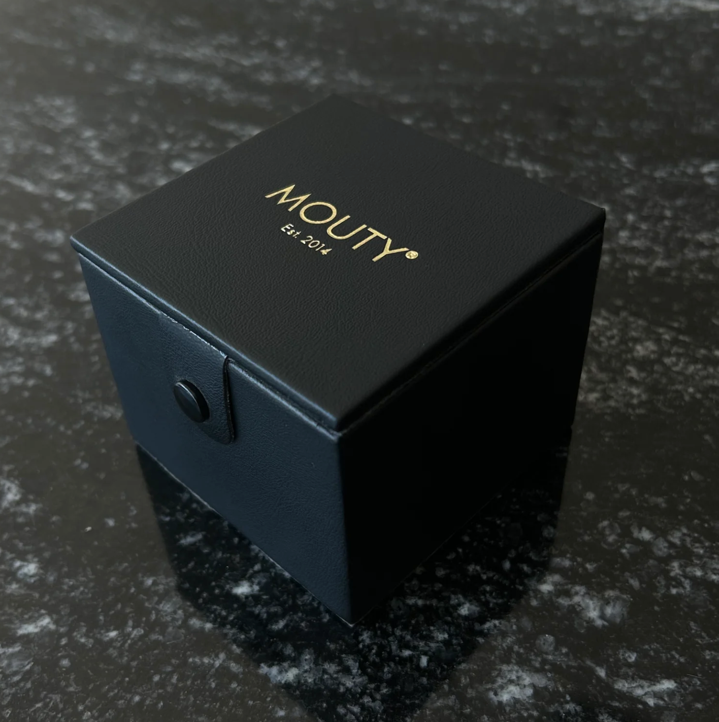 Premiere Mouty Black Case (ring not included)