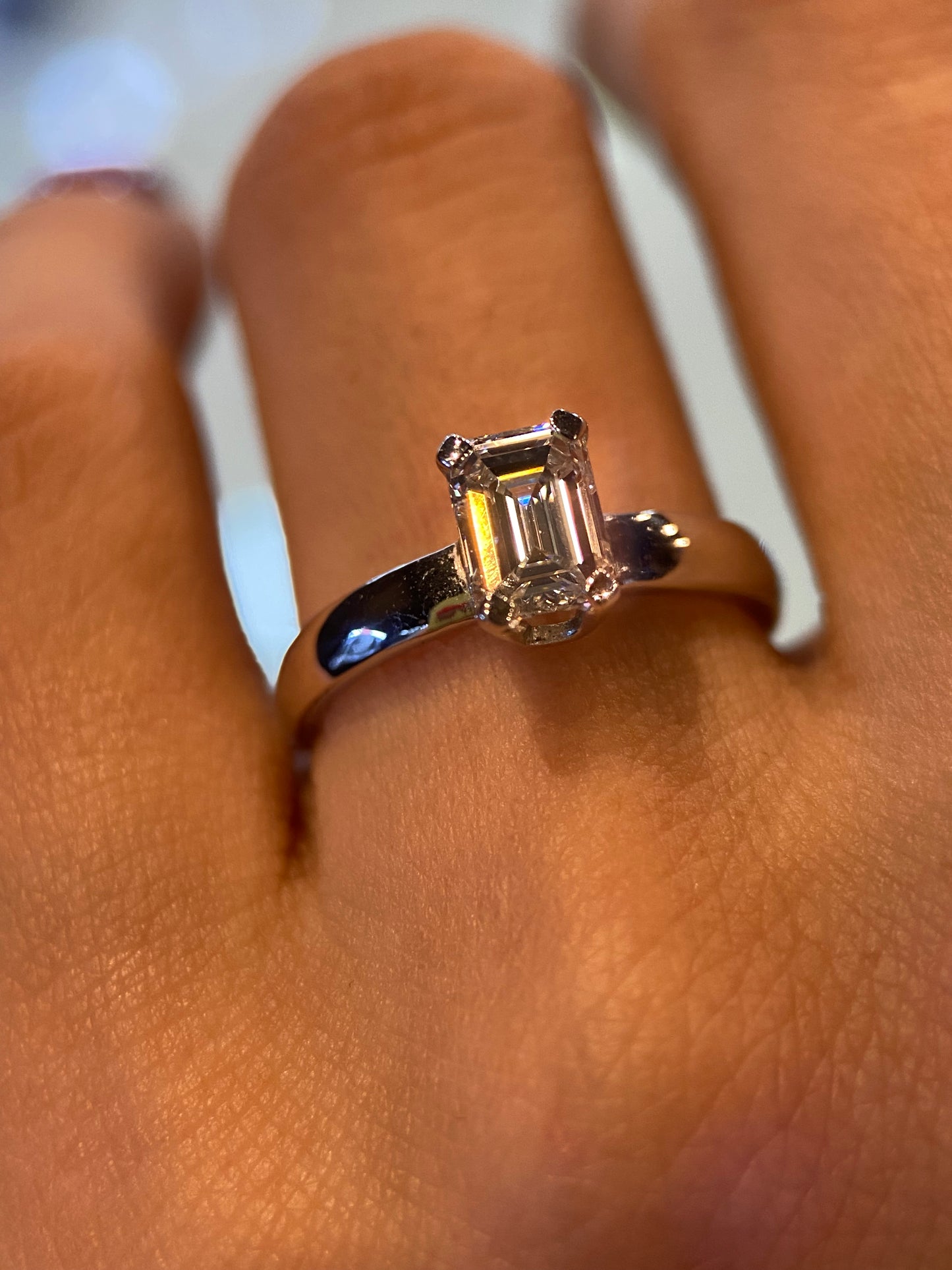 Anillo de compromiso Valentina en Oro blanco 14k con diamante de laboratorio 1.0 ct (lab grown diamond)