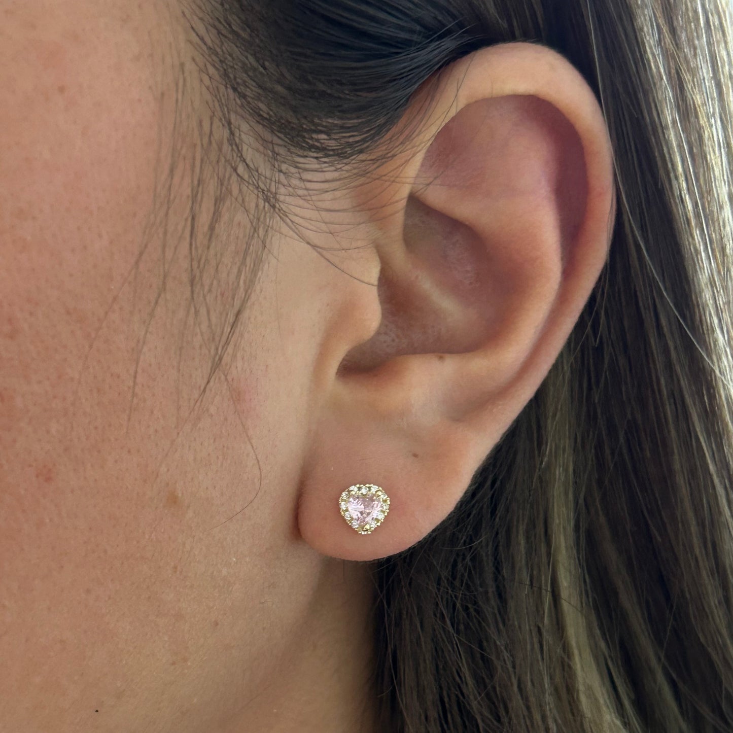 Heart studs with pink stone in 10k yellow gold with zircons Code: 14287 6mm