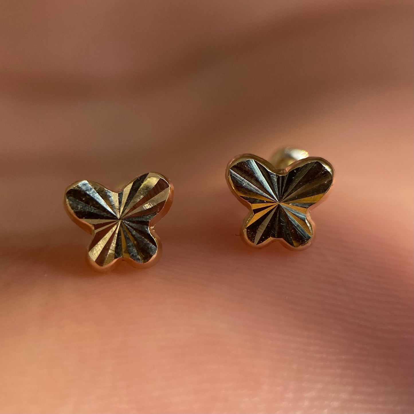 Basic diamond butterfly brooches in 14k yellow gold Cod: 14300 5mm