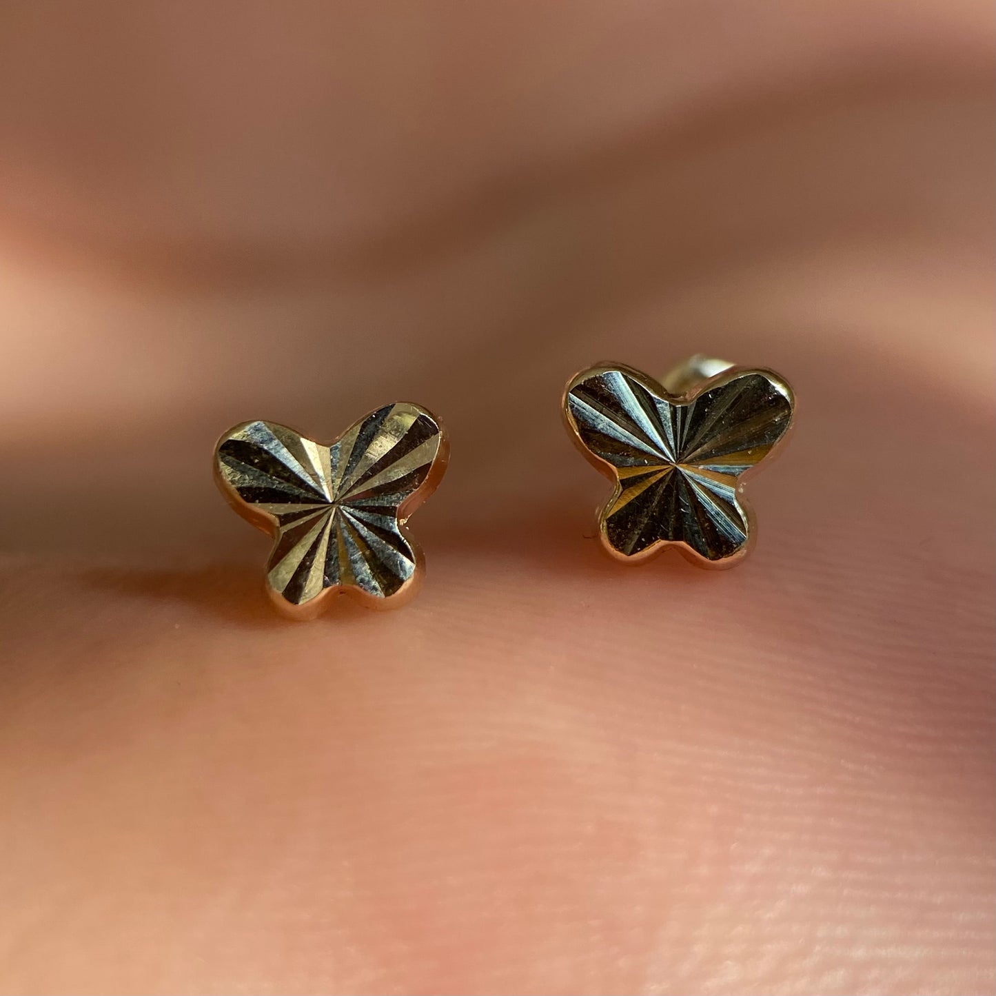 Basic diamond butterfly brooches in 14k yellow gold Cod: 14300 5mm