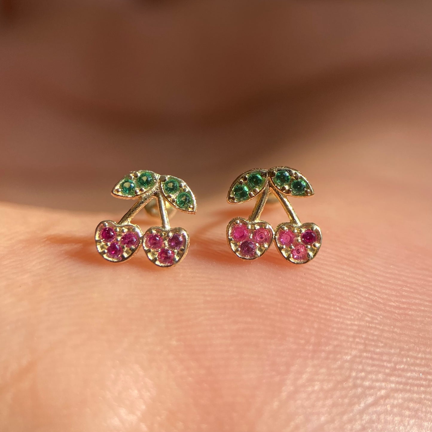 Cherry studs in 10k yellow gold with zircons Code: 14292 6.5mm