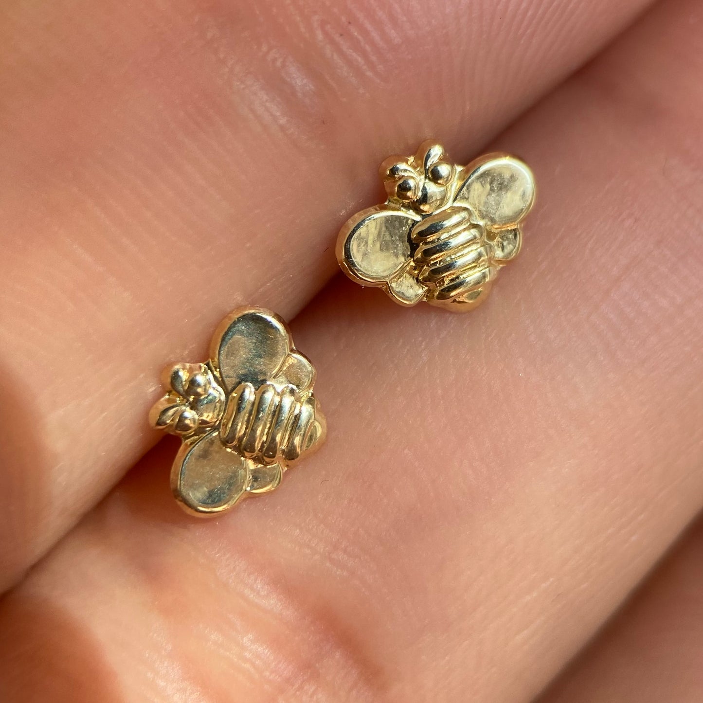 10k yellow gold die-cut bee studs with zircons Code: 14293 6.5mm