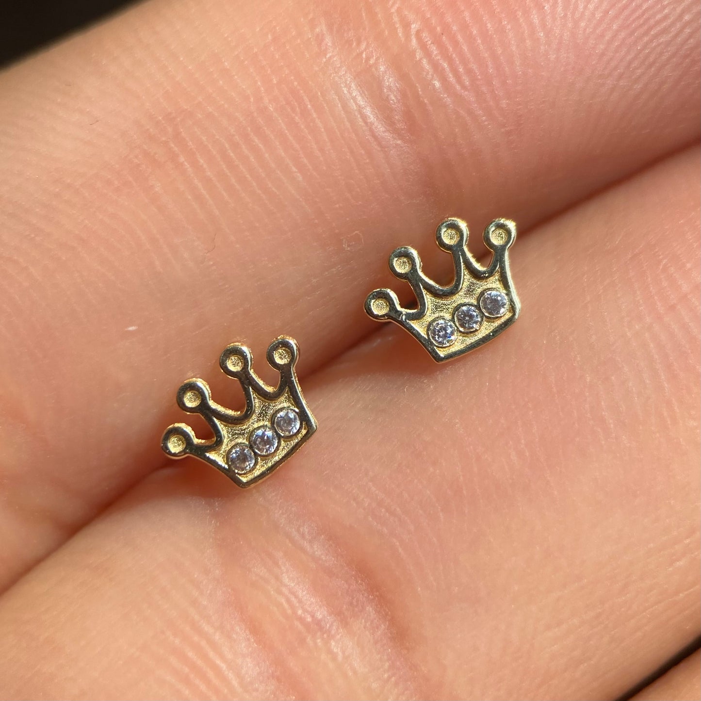 Crown brooches in 10k yellow gold with zircons Code: 14272 5mm