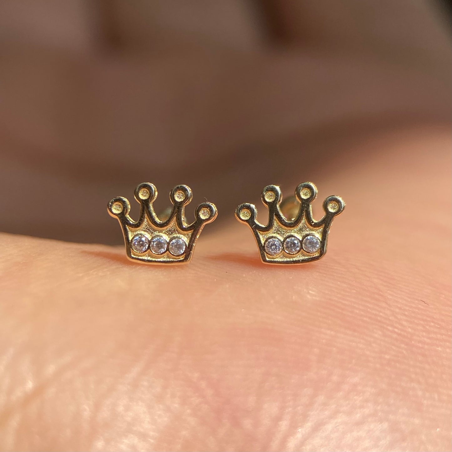 Crown brooches in 10k yellow gold with zircons Code: 14272 5mm