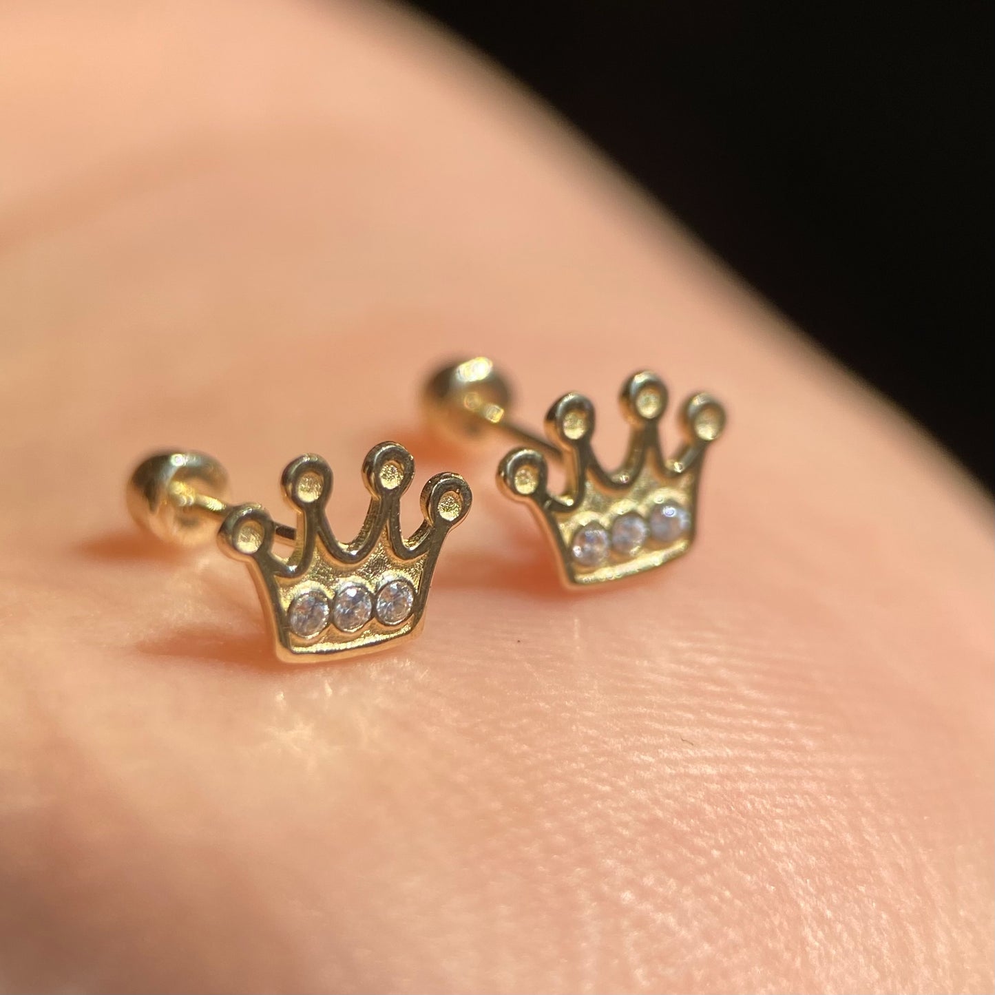 Crown brooches in 10k yellow gold with zircons Code: 14272 5mm