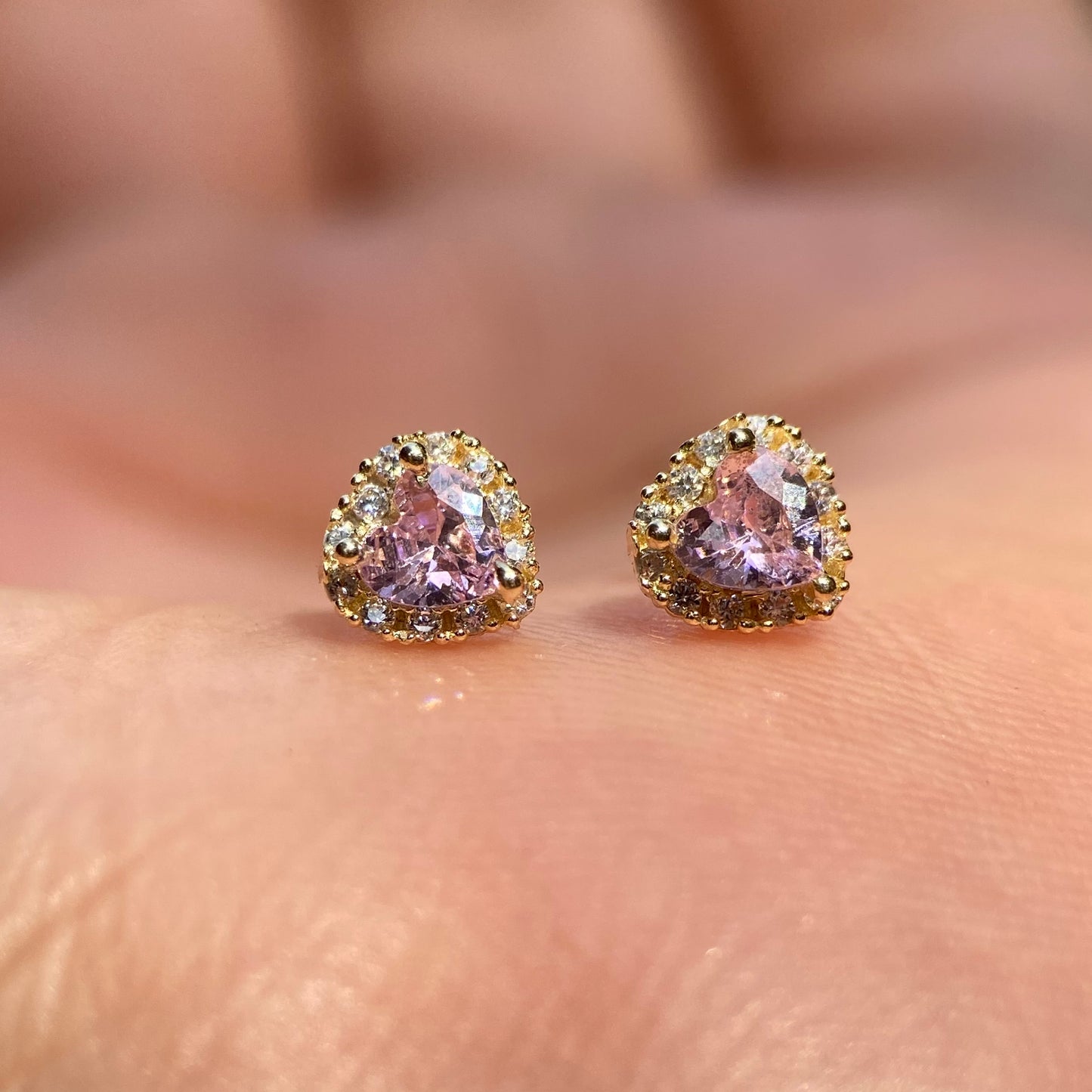 Heart studs with pink stone in 10k yellow gold with zircons Code: 14287 6mm