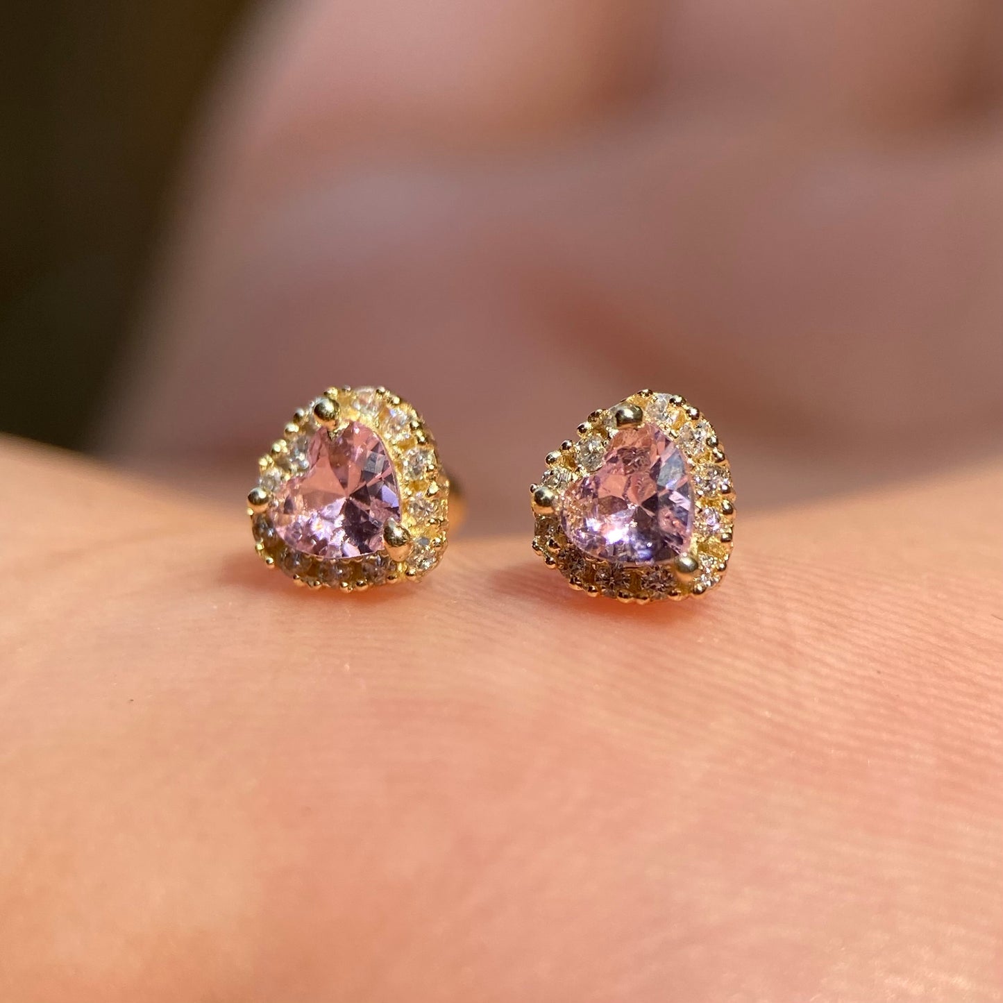 Heart studs with pink stone in 10k yellow gold with zircons Code: 14287 6mm