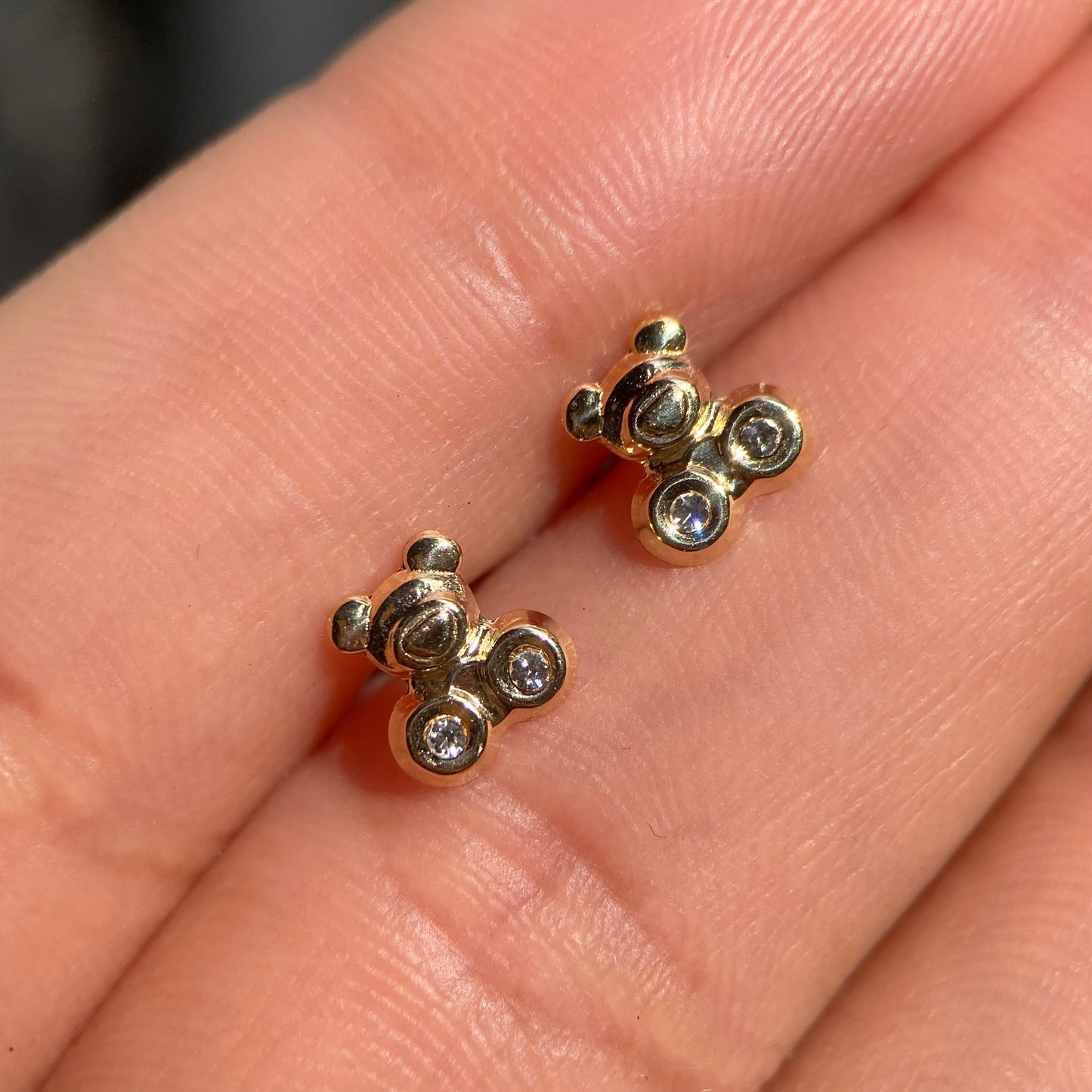 Teddy bear studs in 10k yellow gold with zircons Code: 14294 7mm