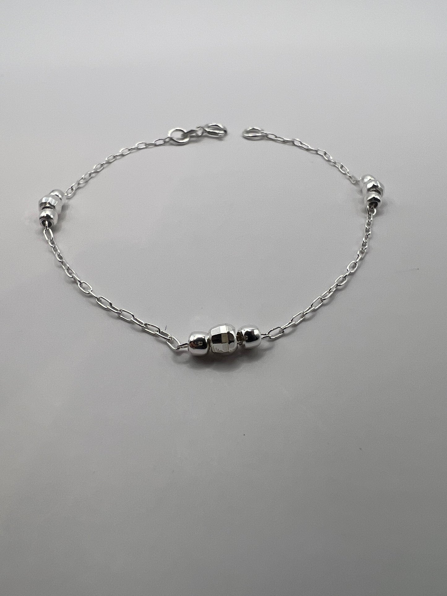 Pulsera unisex de Plata .925 con colgante de bolitas 1mm 1.5gr 18cm