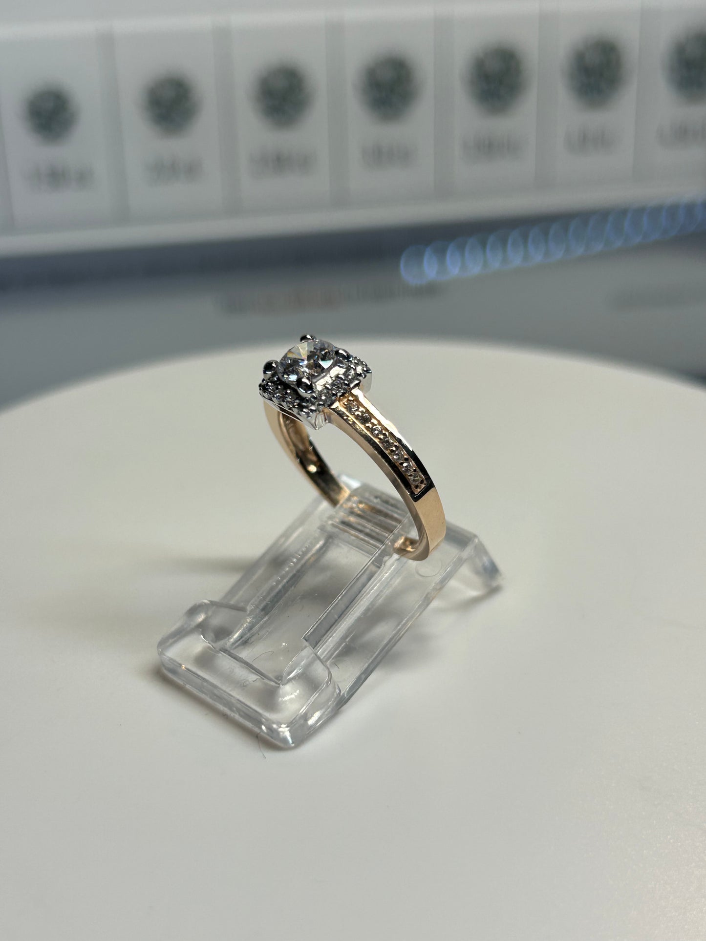 Anillo en Oro Rosa de 14k con Circonias Mod. 14932