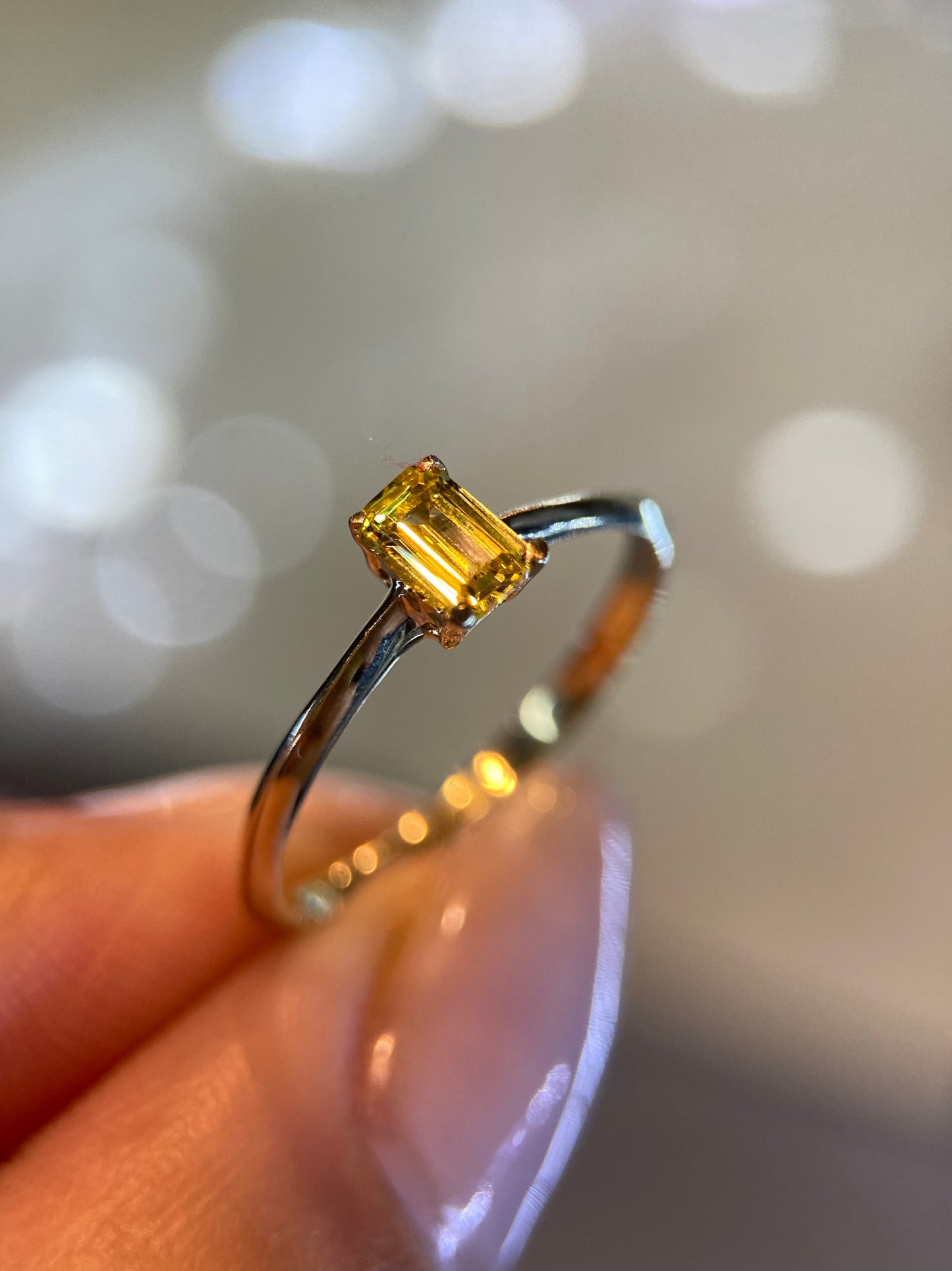 Anillo en Oro Amarillo 10k con Circonias Mod. 15729