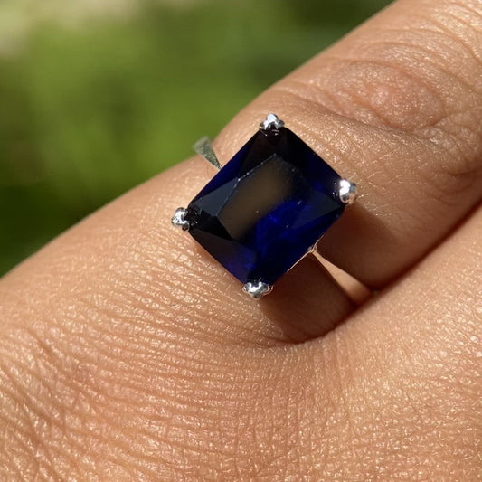 Anillo Christine en Plata con baño de rodio y Circonia Azul