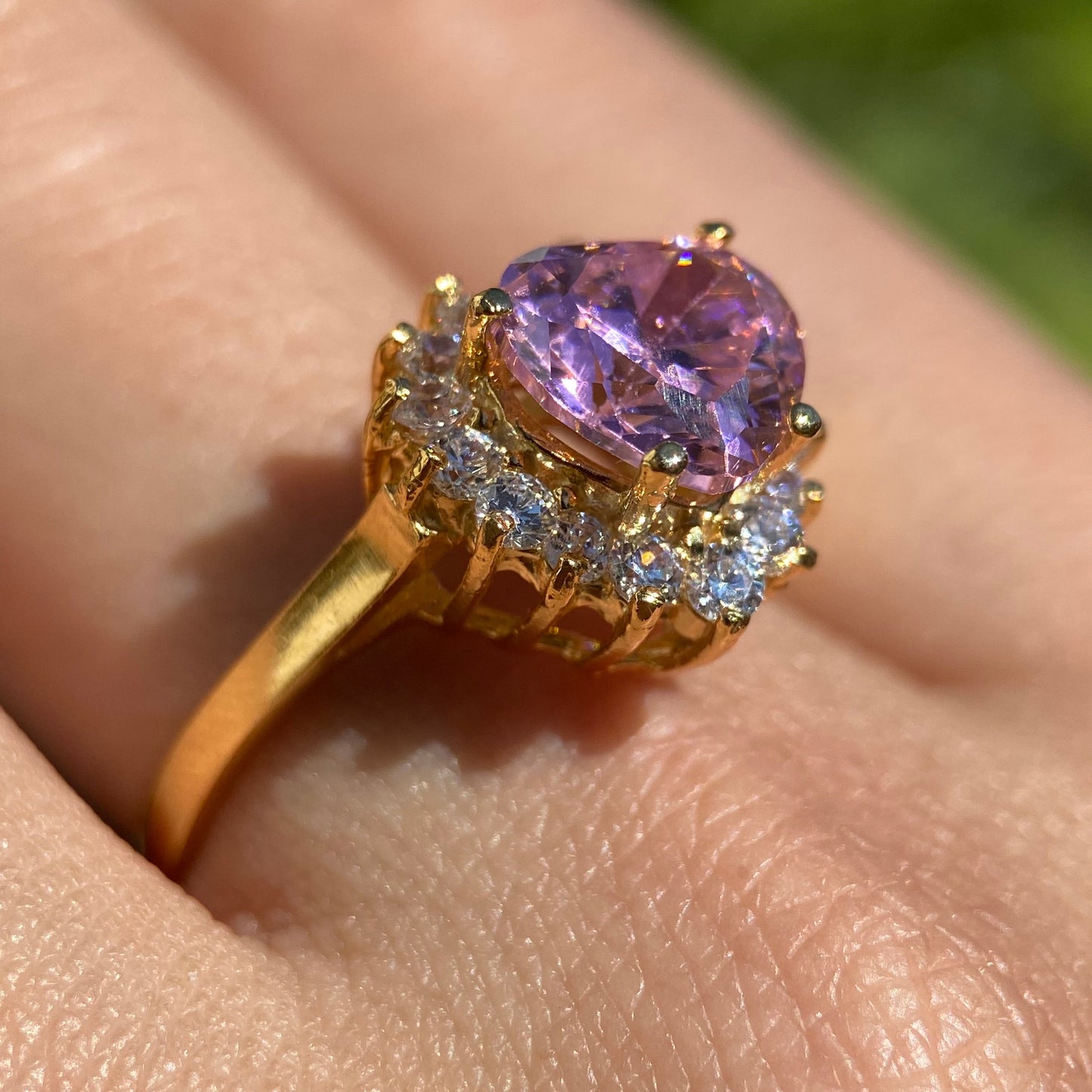 Serena ring in 18k yellow gold with pink zirconia inspired by Sailor M.