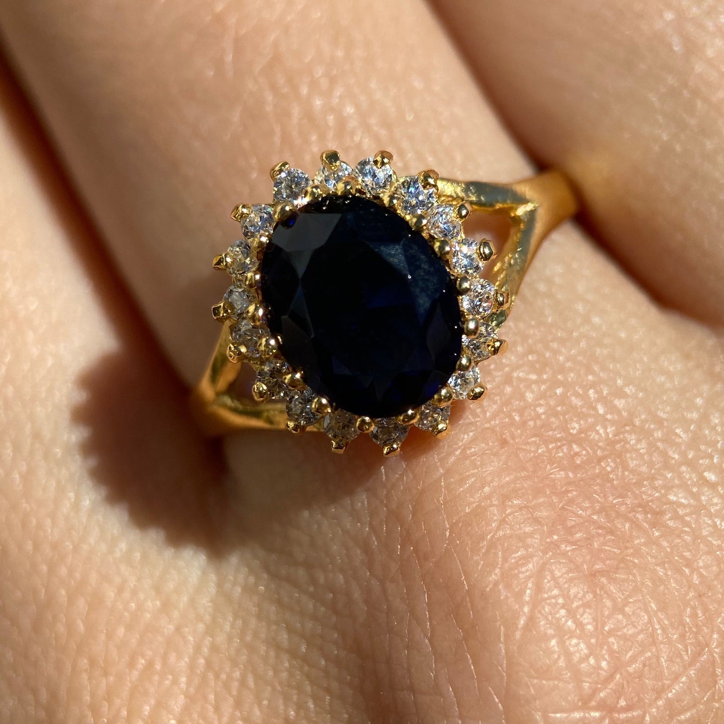 Renata ring in 14k yellow gold with blue zirconia (Lady Di)