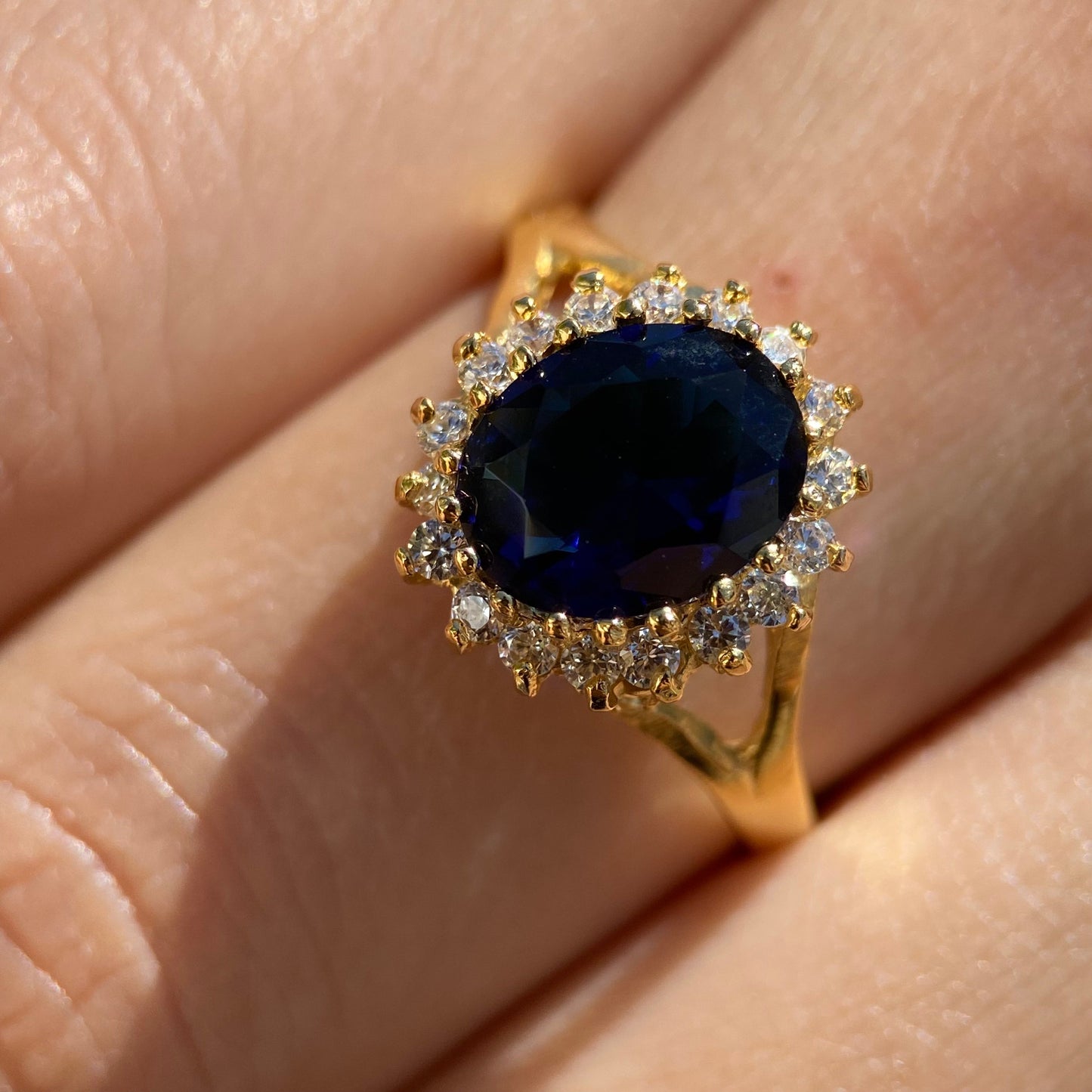 Renata ring in 14k yellow gold with blue zirconia (Lady Di)