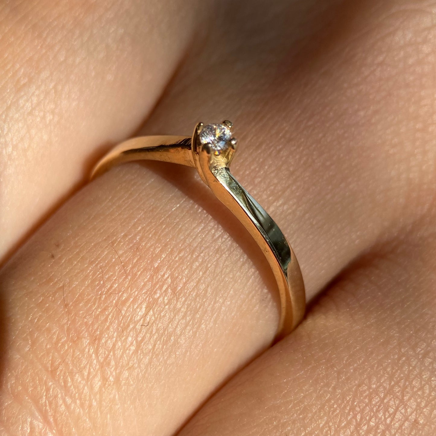 Olivia ring in 10k yellow gold with zirconia 